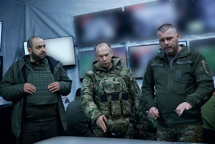 Сирський и Умеров посетили передовые командные пункты и приняли решение (видео)