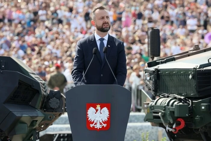 Відпочивають в елітних готелях. Польський міністр обурений поведінкою хлопців з України