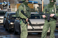 На окупованій Луганщині росіяни відбирають у цивільних легкові автомобілі
