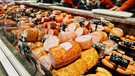 Вже 500 гривень за кіло: супермаркети підняли ціни на ковбасу та сир