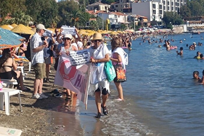 Масові протести на пляжах Туреччини