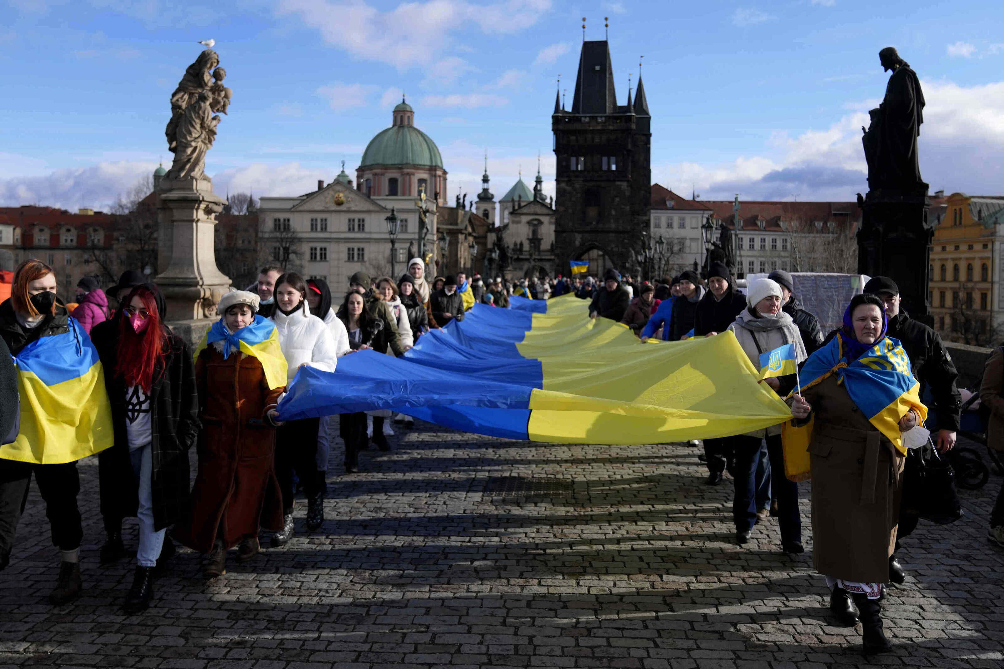 Украинцы высказываются при паспортном контроле на границах Европы