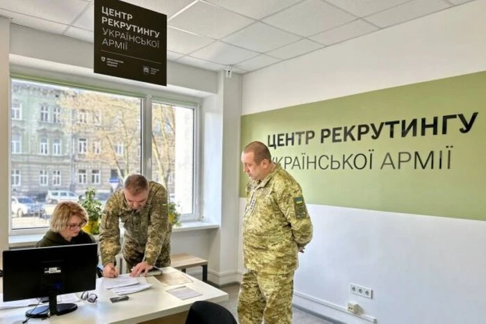 Люди звернулися до центрів рекрутингу