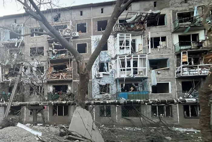 Растрощенные дома, есть пострадавшие: РФ сбросила бомбу на Константиновку (фото)