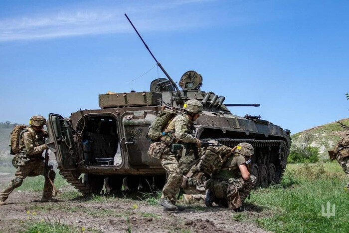 Піхотні групи окупантів у Вовчанську