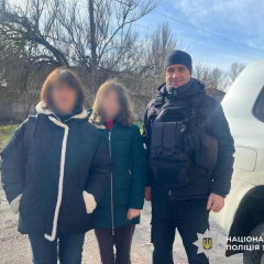 Эвакуация из Херсонщины: мать с ребенком увезли через обстрелы и атаки дронов
