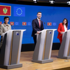 Флаг Черногории перед флагом ЕС