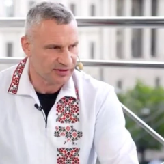 Кличко з вишиванкою від майстрині