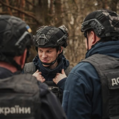 Розтягнутий будинок з вибухонебезпечними речовинами