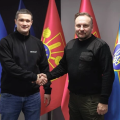 Министр обороны и советник эксперт по дронам