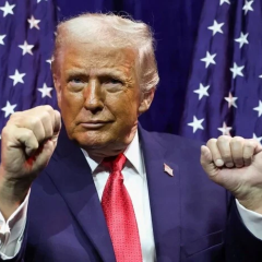 Дональд Трамп с флагом США
