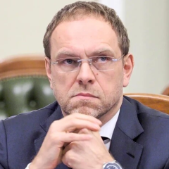 Обшук у Власенка: депутат та НАБУ