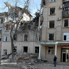 Рятувальні роботи після російського удару в Дружківці