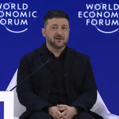 Картинка з трьох прапорів: Україна, США, Росія