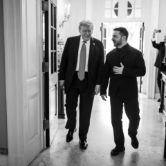 Трамп обговорює переговори України з Росією