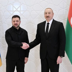 Флаги України та Азербайджану разом