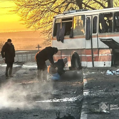 Дрон Росії над Дніпропетровщиною атакує автобус