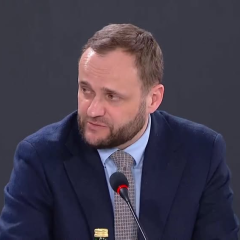 Дорога с ямой на польских трассах