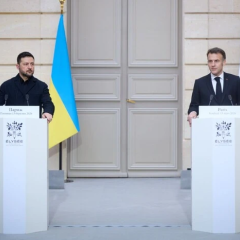 Эммануэль Макрон на пресс-конференции во Франции