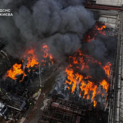 Пожежа у Києві: 83 рятувальники на місці