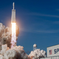 Дрон-камікадзе наближається до Пентагону і SpaceX