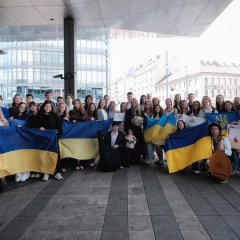 Українська делегація вітається у Відні