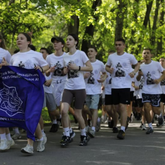 Учасники забігу під час святкування