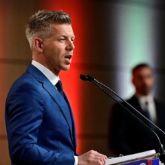 Петер Мадяр требует отставки президента Венгрии