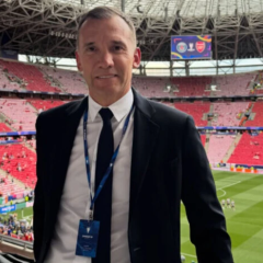 Shevchenko watches Zabarny play