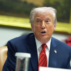 Трамп обсуждает Украину и Россию