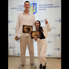 Совместное фото украинского чемпиона-гиганта и чемпионки-миниатюры