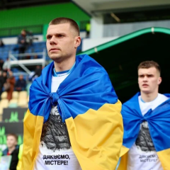 Михайленко виходить з поля через травму