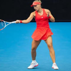 Юлия Стародубцева на корте Australian Open