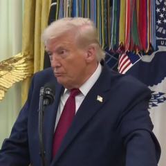 Трамп обговорює мир з Росією