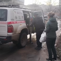 Рятувальники групи 'Фенікс' евакують людей із Сумщини