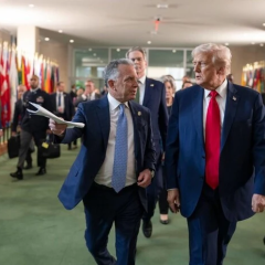 Адміністрація Трампа та російське флагом