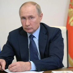 Путін святкує відновлення членства Росії