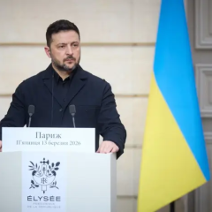 Дрон з логотипом 'шахед' у повітрі