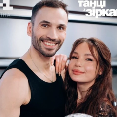 Ветеранка Руся Данілкіна танцює на сцені