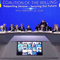 Лідери G7 на фоні прапора України