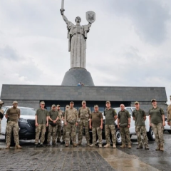 13 пікапів від Метінвест для військових