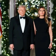 Трамп і дружина на різдвяному святі