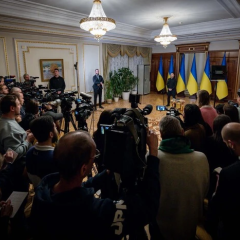 Zelensky discusses paths for Ukraine