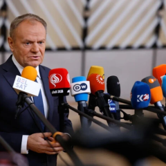 Зображення Дональда Туска та президента Навроцького