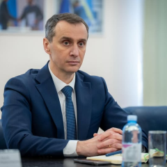 Лікарі проводять щелепно-лицеву операцію