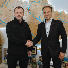 Прапори Чехії та України разом