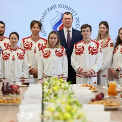 Логотип Международного союза лыжников