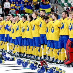 Сборная Украины играет в хоккей с Японией
