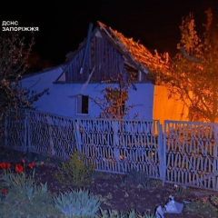 Поврежденные дома и АЗС от авиаудара