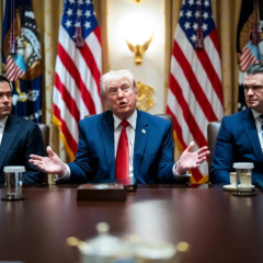 Трамп проводит совещание относительно Ирана